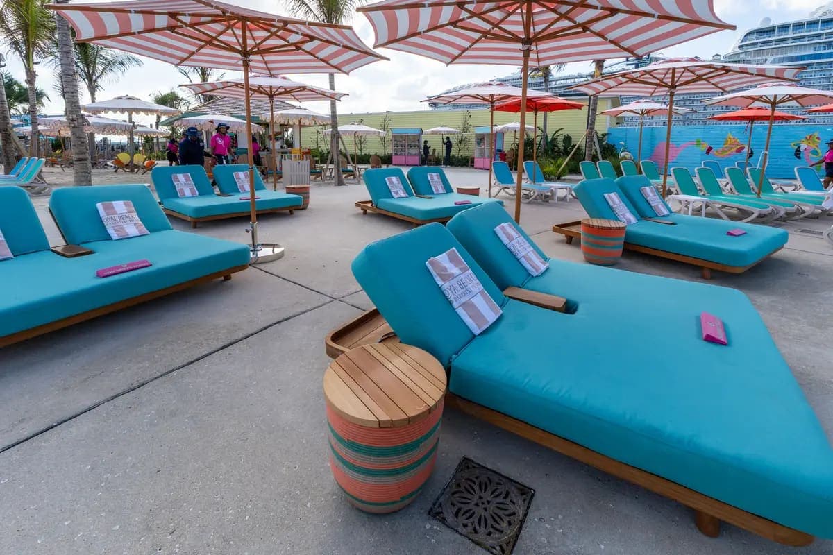 Royal Beach Club Paradise Island Loungers