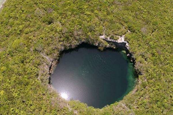Hoffman's Cay Blue Hole