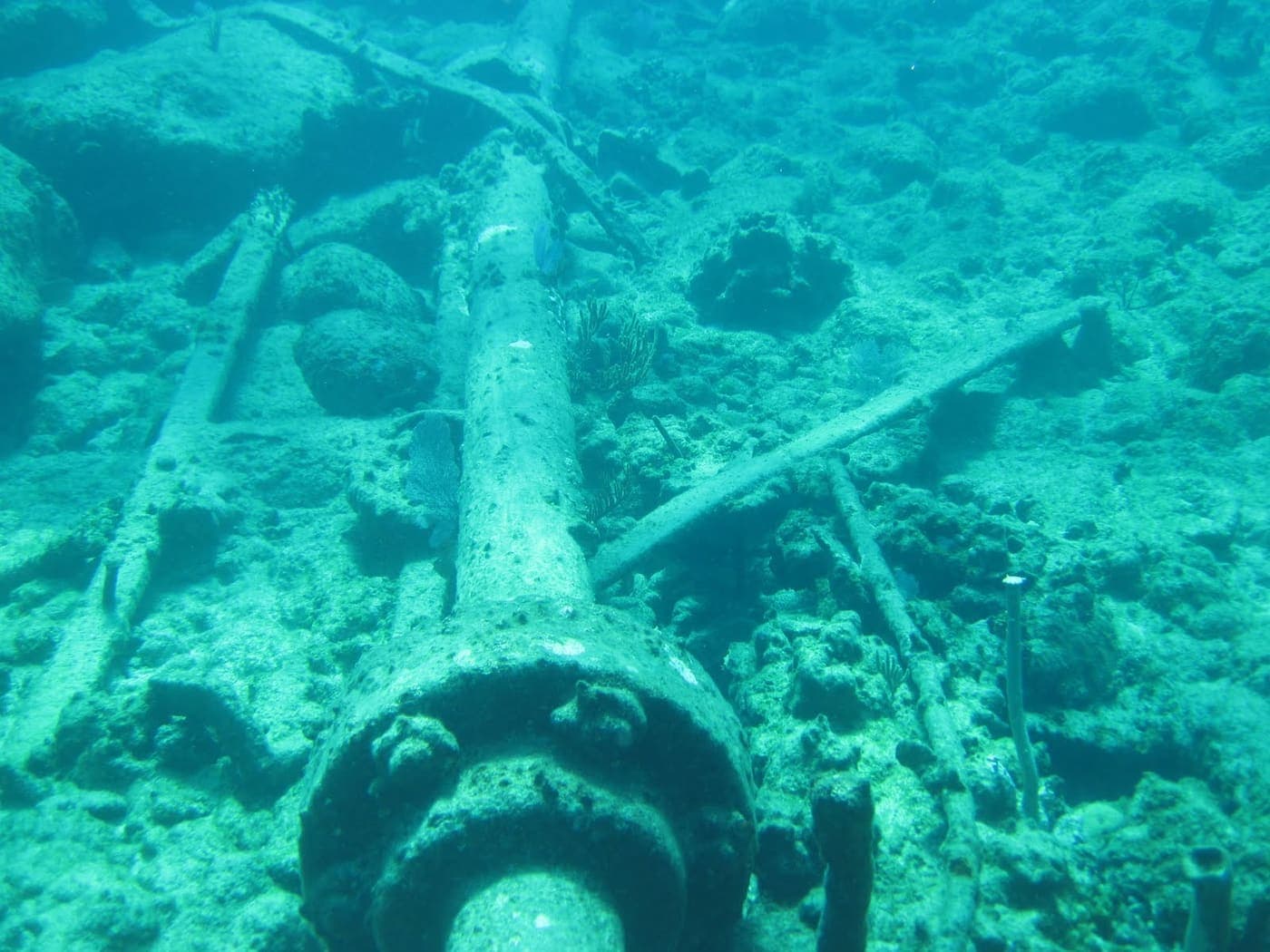 Propeller shaft of HMS Conqueror off Rum Cay